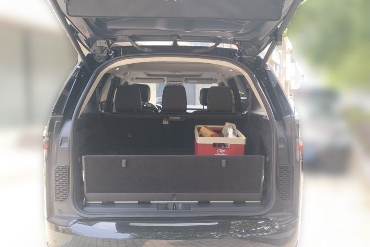 Used Land Rover Discovery 2021 360 PS R-Dynamic SE Trunk