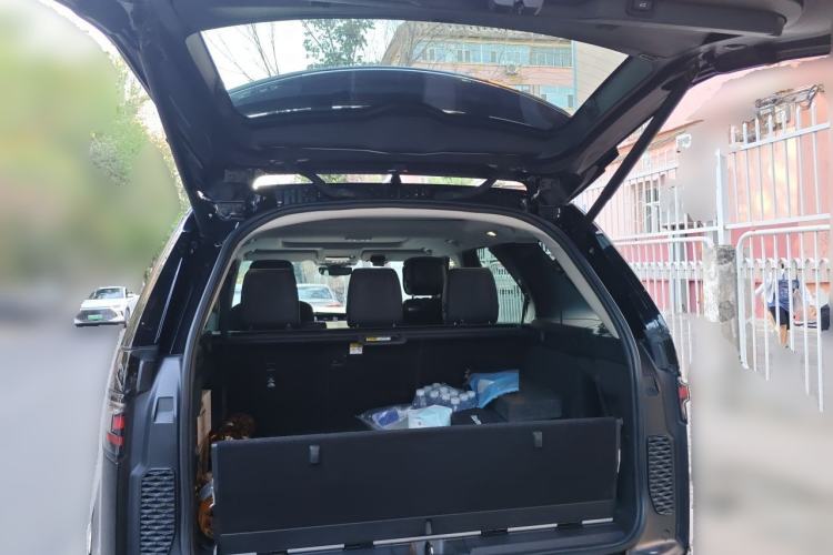Used Land Rover Discovery 2021 360 PS R-Dynamic HSE Trunk