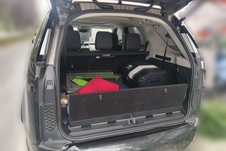 Used Land Rover Discovery 2021 360 PS R-Dynamic S Trunk
