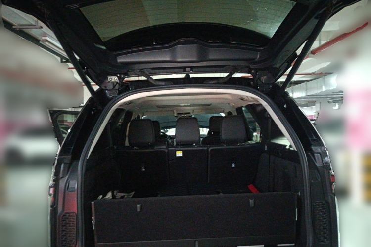 Used Land Rover Discovery 2021 360 PS R-Dynamic S Trunk