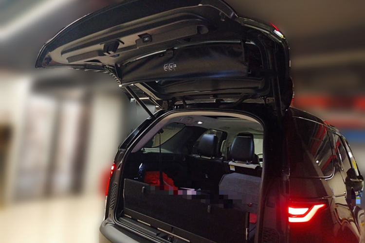 Used Land Rover Discovery 2021 300PS S Trunk