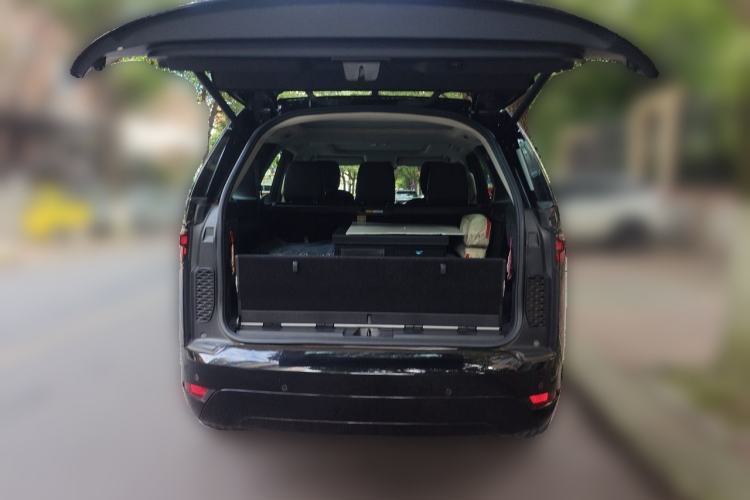 Used Land Rover Discovery 2021 300PS S Trunk