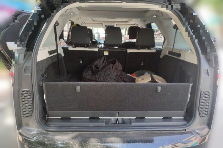 Used Land Rover Discovery 2021 360 PS R-Dynamic S Trunk