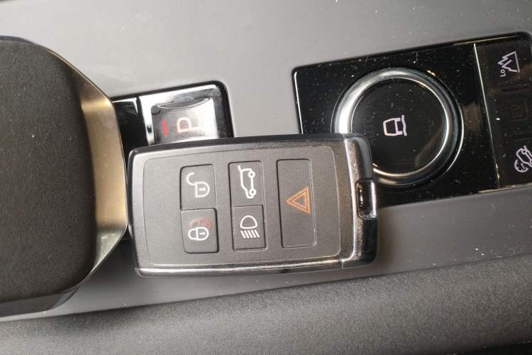 Used Land Rover Discovery 2021 360 PS R-Dynamic SE Vehicle Key