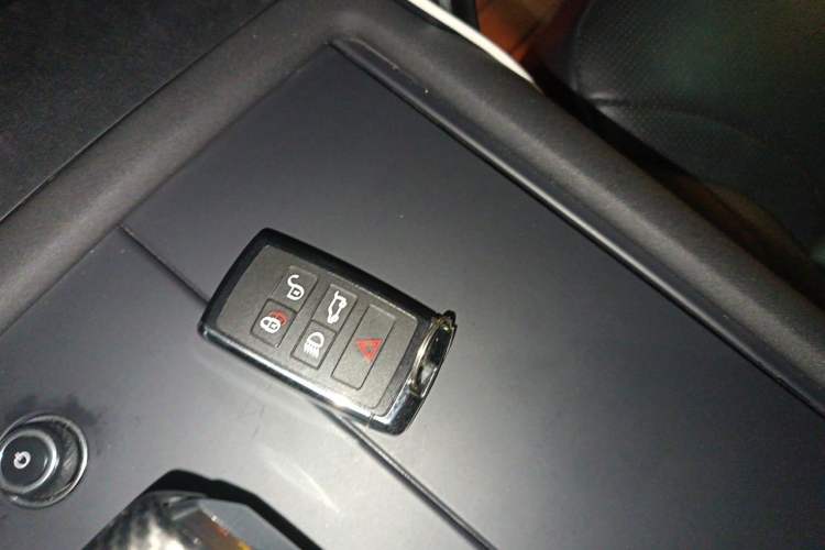 Used Land Rover Discovery 2021 360 PS R-Dynamic S Vehicle Key