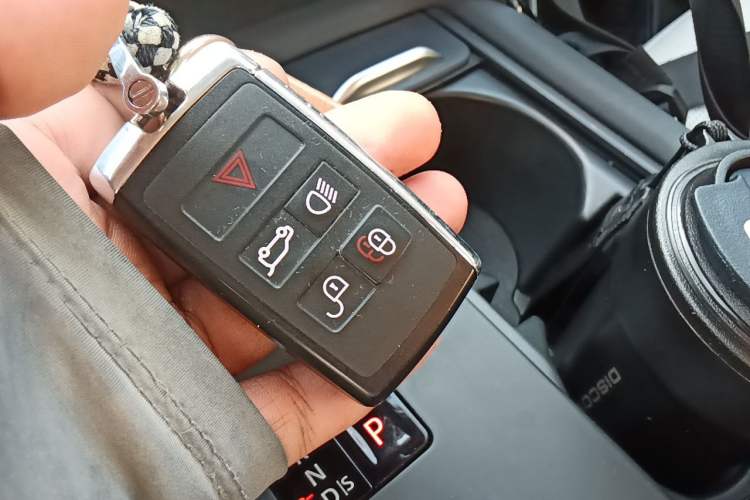Used Land Rover Discovery 2021 360 PS R-Dynamic SE Vehicle Key