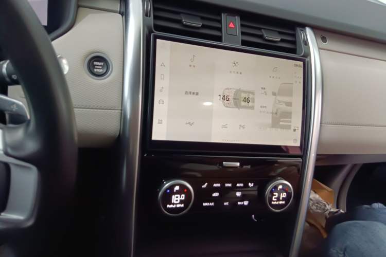 Used Land Rover Discovery 2021 360 PS R-Dynamic SE Audio And AC Panel