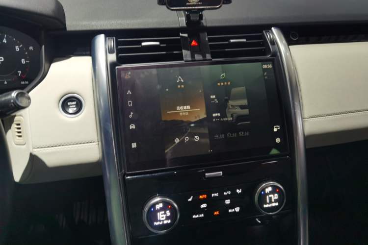 Used Land Rover Discovery 2021 300PS S Audio And AC Panel