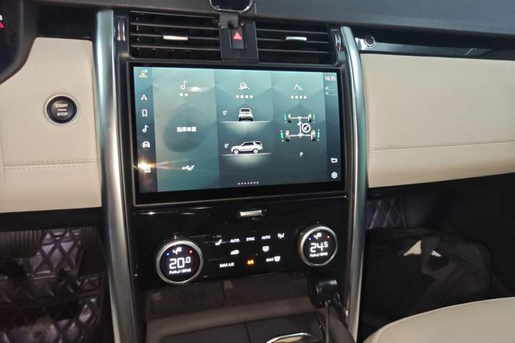 Used Land Rover Discovery 2021 300PS S Audio And AC Panel