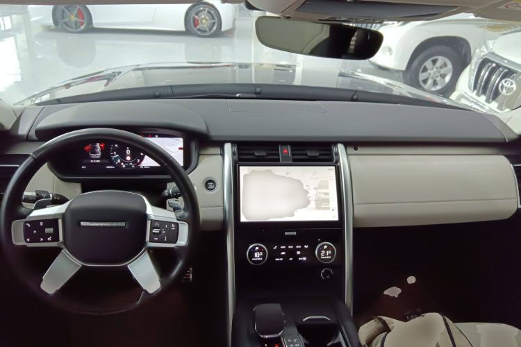 Used Land Rover Discovery 2021 360 PS R-Dynamic SE Center Console