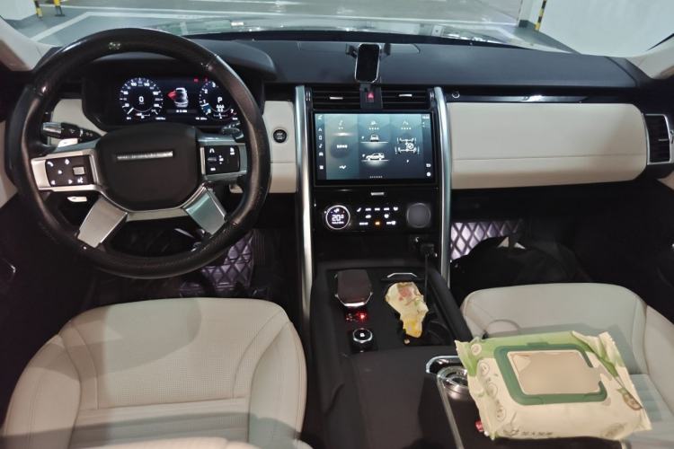 Used Land Rover Discovery 2021 300PS S Center Console