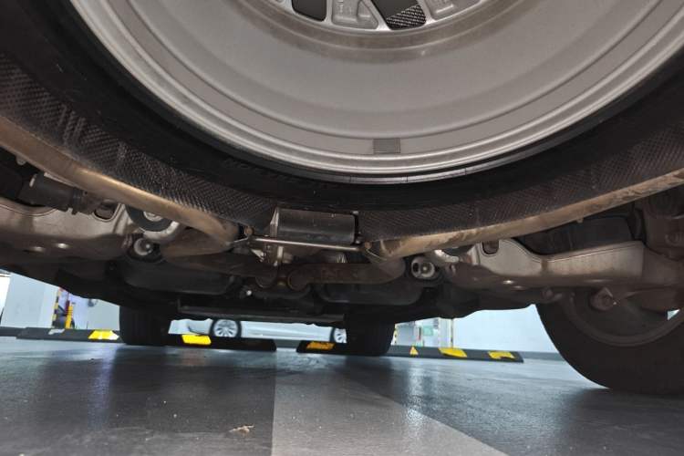 Used Land Rover Discovery 2021 300PS S Chassis Rear