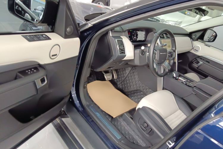 Used Land Rover Discovery 2021 360 PS R-Dynamic SE Driver Seat