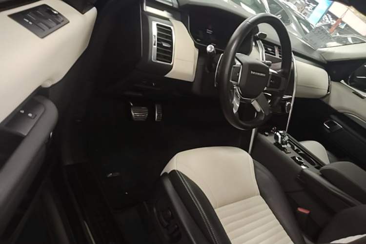 Used Land Rover Discovery 2021 360 PS R-Dynamic S Driver Seat