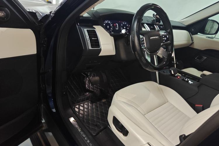 Used Land Rover Discovery 2021 300PS S Driver Seat