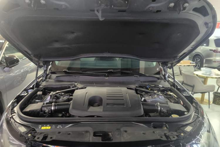 Used Land Rover Discovery 2021 360 PS R-Dynamic S Engine Bay