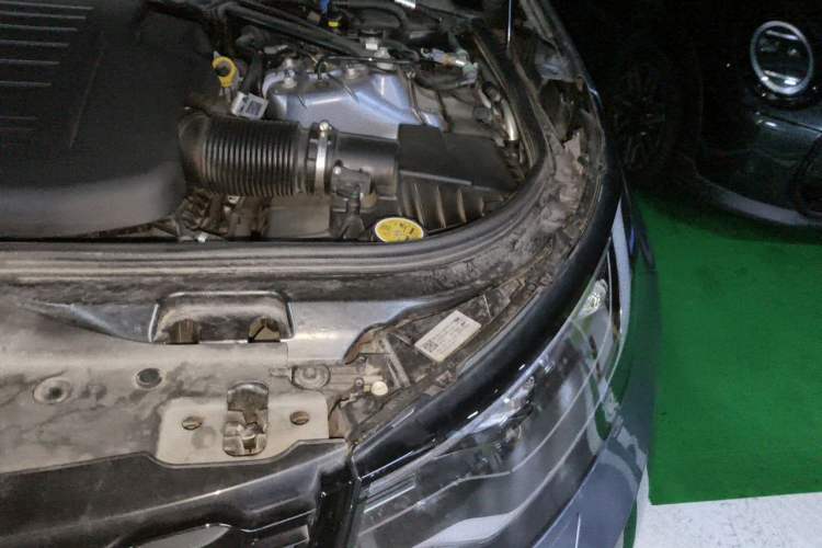Used Land Rover Discovery 2021 360 PS R-Dynamic S Engine Bay Left