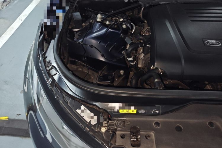 Used Land Rover Discovery 2021 300PS S Engine Bay Right
