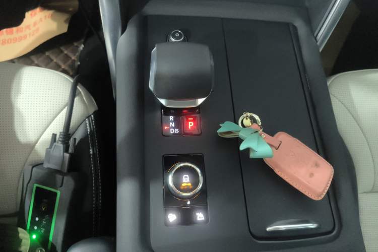 Used Land Rover Discovery 2021 360 PS R-Dynamic S Gear Lever