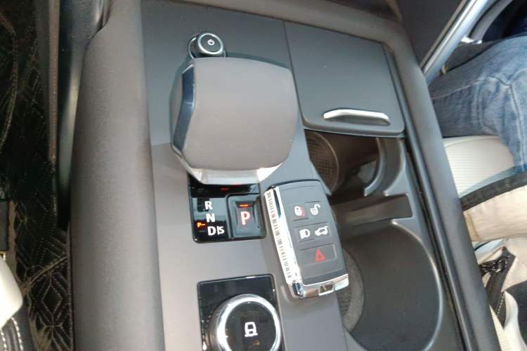 Used Land Rover Discovery 2021 360 PS R-Dynamic SE Gear Lever
