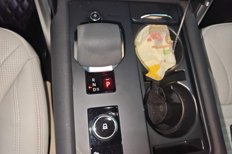 Used Land Rover Discovery 2021 300PS S Gear Lever