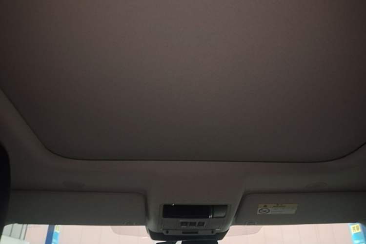 Used Land Rover Discovery 2021 360 PS R-Dynamic S Headliner