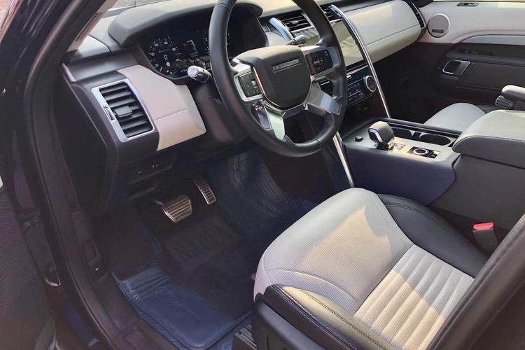 Used Land Rover Discovery 2021 360 PS R-Dynamic SE Interior 2