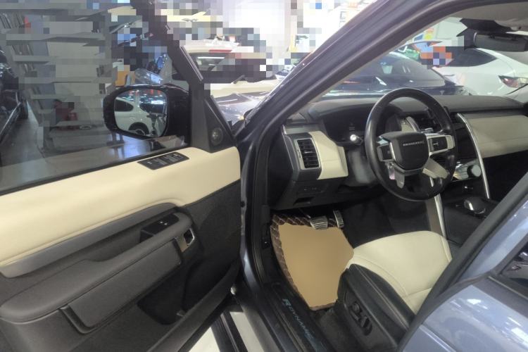 Used Land Rover Discovery 2021 360 PS R-Dynamic S Interior 3