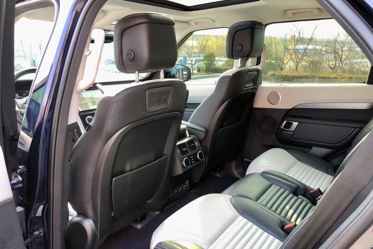 Used Land Rover Discovery 2021 360 PS R-Dynamic SE Interior 3