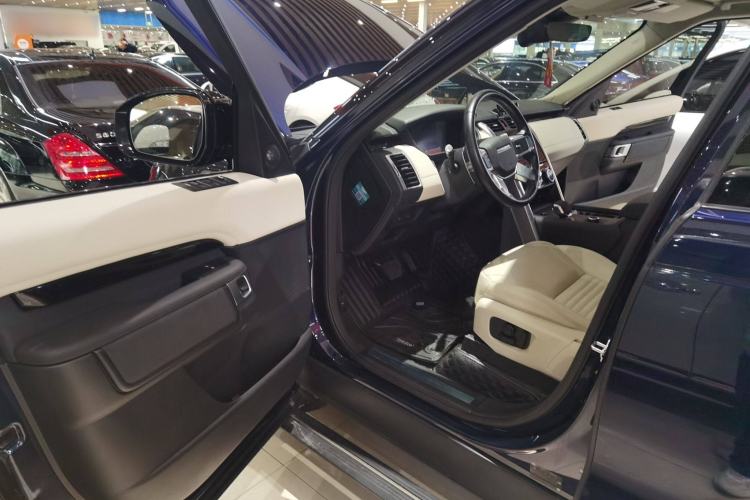 Used Land Rover Discovery 2021 300PS S Interior 3