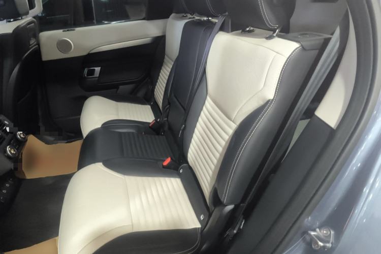 Used Land Rover Discovery 2021 360 PS R-Dynamic S Interior 4