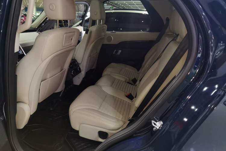 Used Land Rover Discovery 2021 300PS S Interior 4