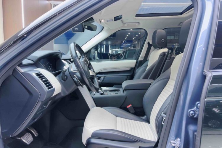 Used Land Rover Discovery 2021 360 PS R-Dynamic S Interior 5