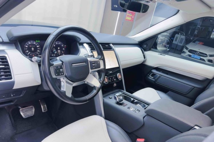 Used Land Rover Discovery 2021 360 PS R-Dynamic S Interior 6
