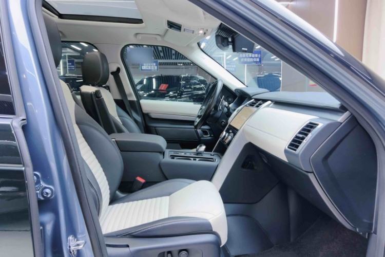 Used Land Rover Discovery 2021 360 PS R-Dynamic S Interior 9