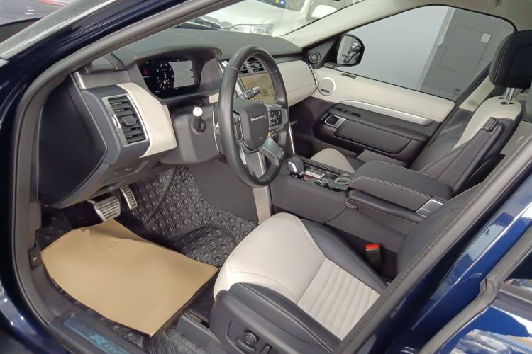 Used Land Rover Discovery 2021 360 PS R-Dynamic SE Left Front Seat