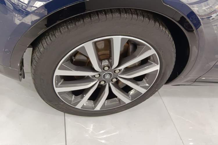 Used Land Rover Discovery 2021 360 PS R-Dynamic SE Left Front Wheel Hub