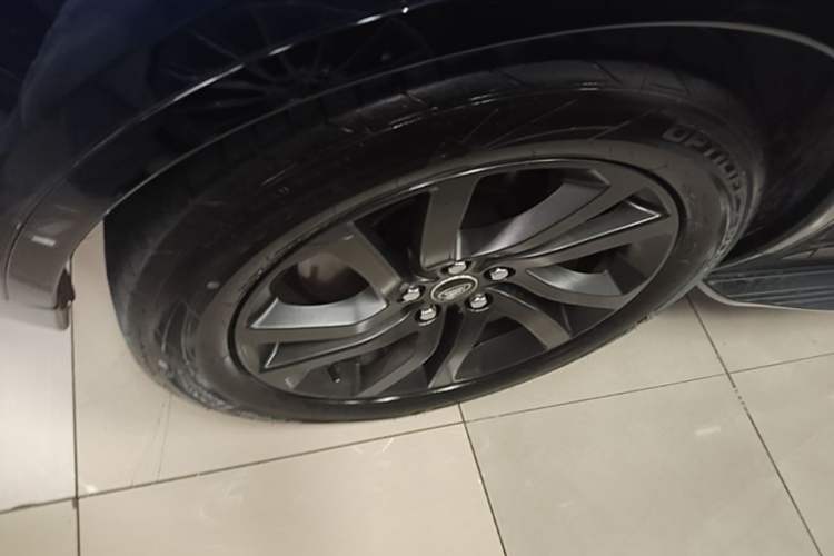 Used Land Rover Discovery 2021 360 PS R-Dynamic S Left Front Wheel Hub