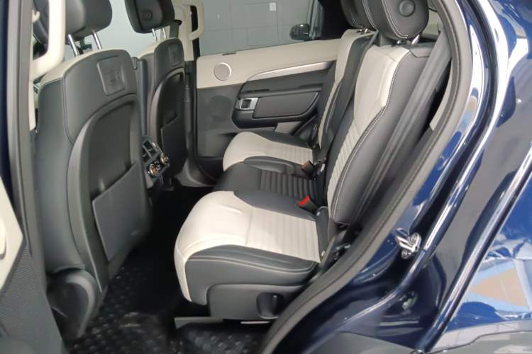 Used Land Rover Discovery 2021 360 PS R-Dynamic SE Left Rear Seat