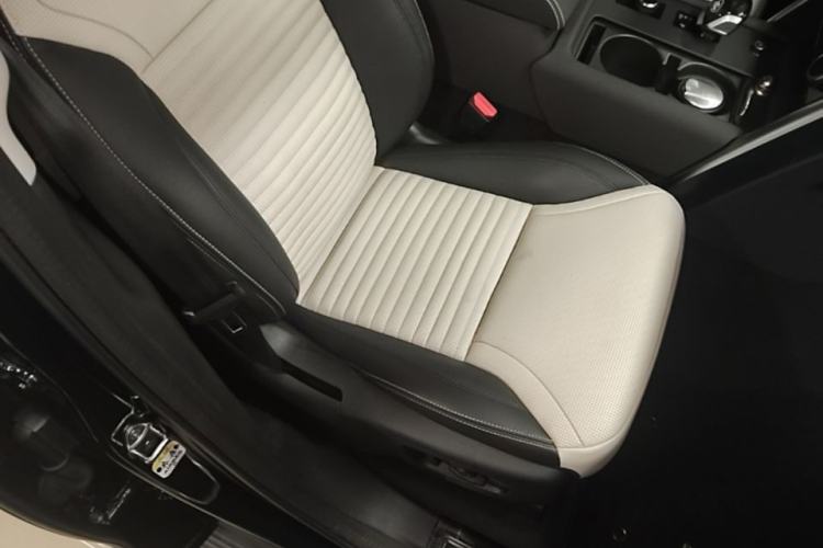 Used Land Rover Discovery 2021 360 PS R-Dynamic S Right Front Seat