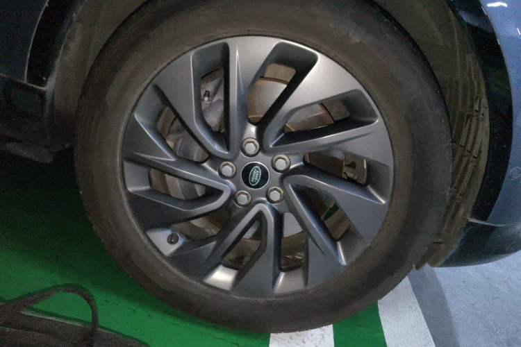 Used Land Rover Discovery 2021 360 PS R-Dynamic S Right Front Wheel Hub