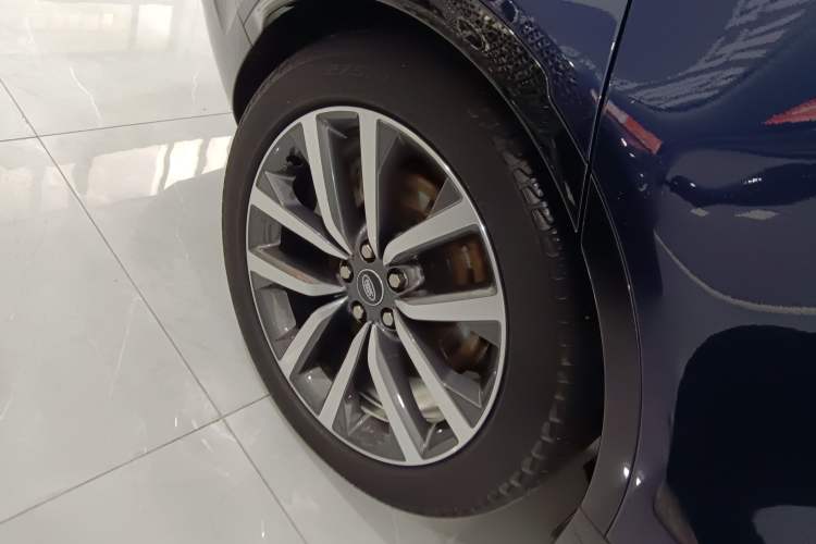 Used Land Rover Discovery 2021 360 PS R-Dynamic SE Right Rear Wheel Hub