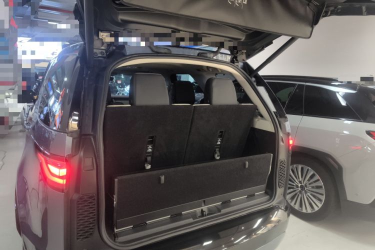 Used Land Rover Discovery 2021 360 PS R-Dynamic S Trunk