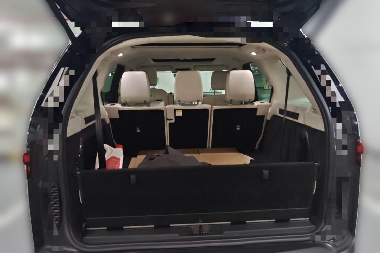 Used Land Rover Discovery 2021 300PS S Trunk
