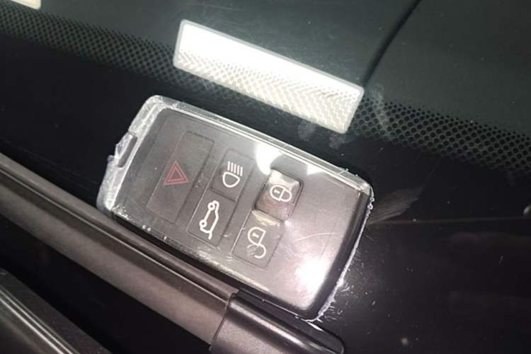 Used Land Rover Discovery 2021 360 PS R-Dynamic S Vehicle Key