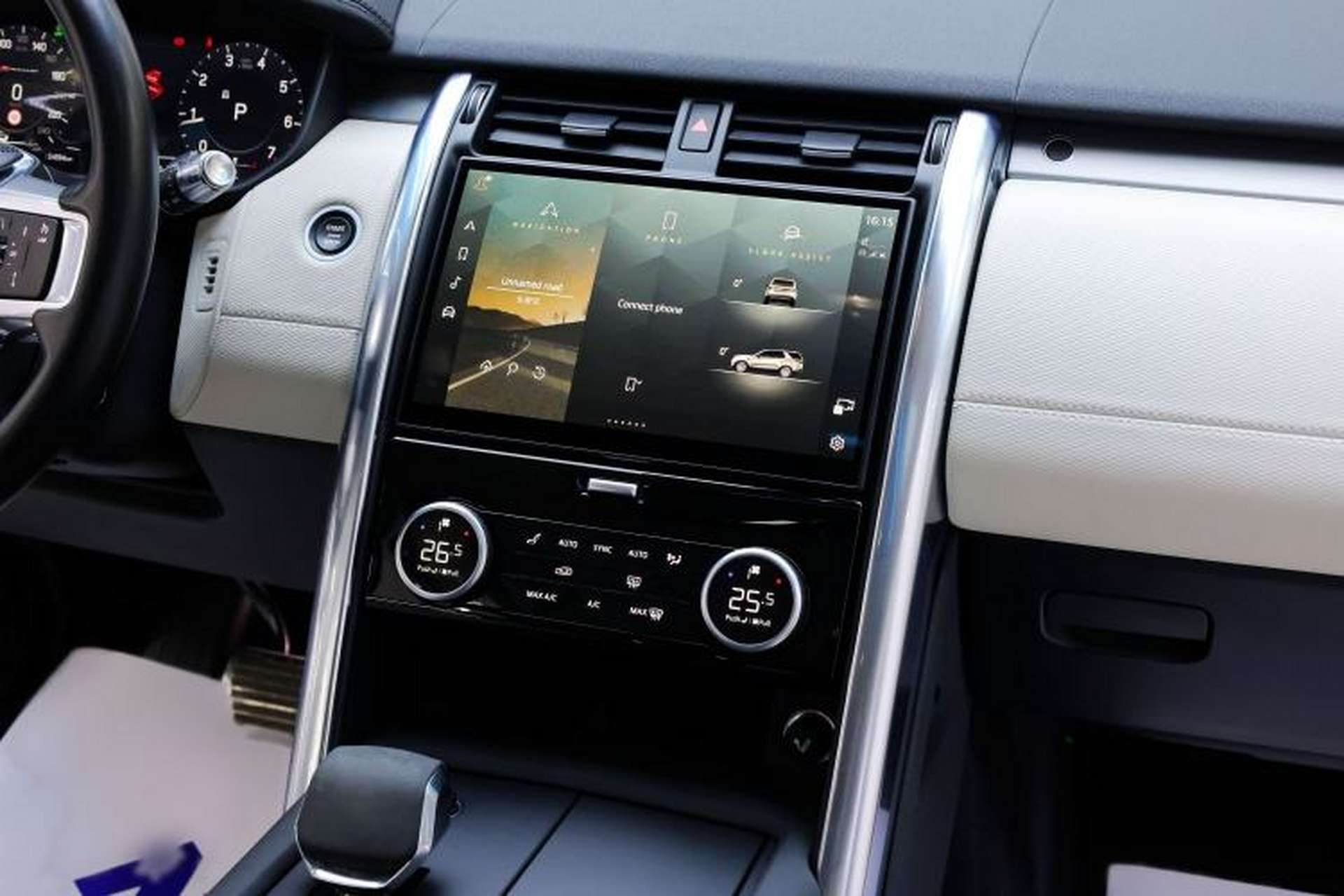 Used Land Rover Discovery 2021 360 PS R-Dynamic HSE Audio And AC Panel