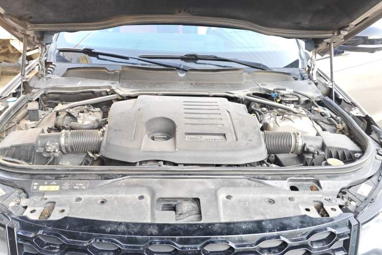 Used Land Rover Discovery 2021 360 PS R-Dynamic HSE Engine Bay