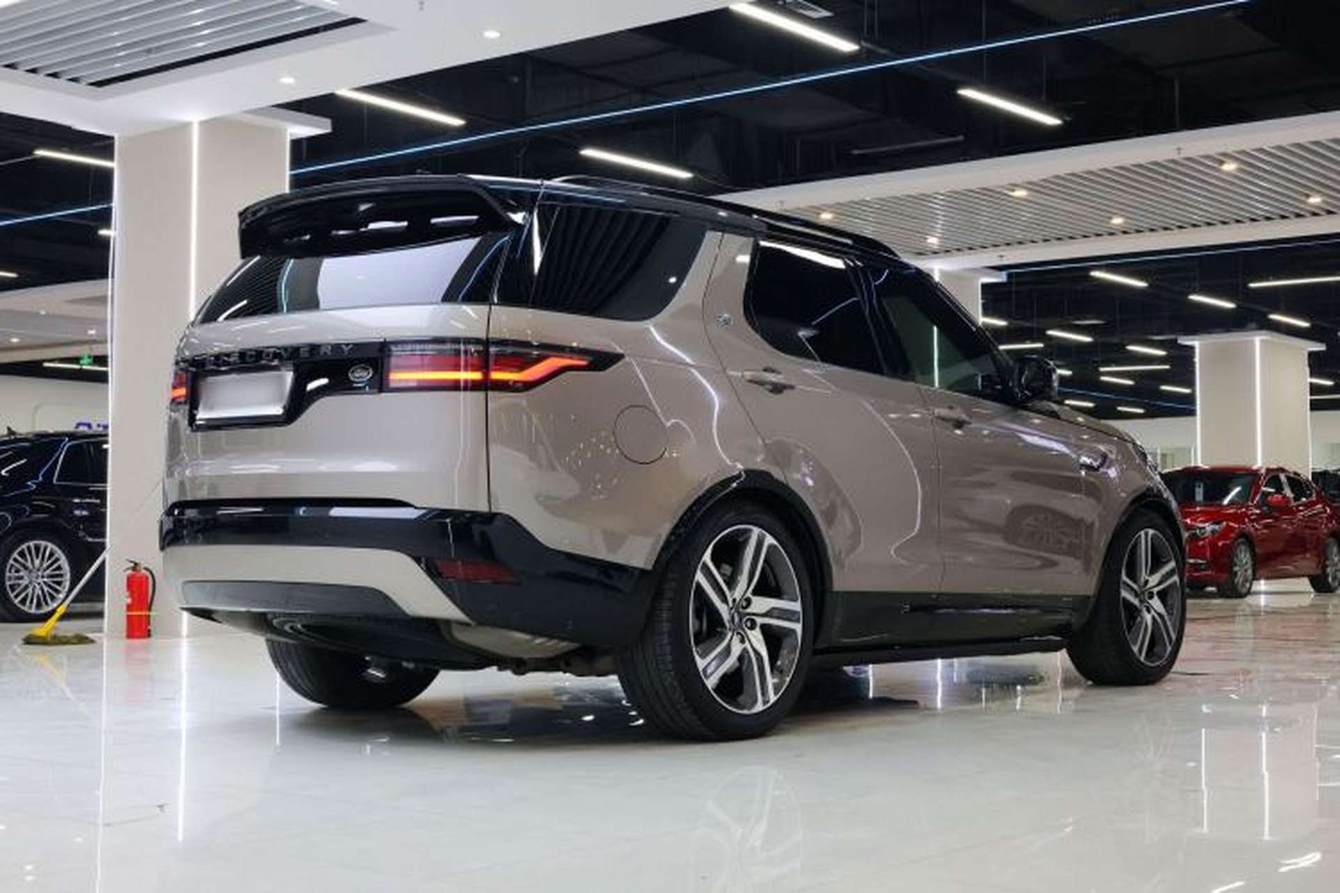 Used Land Rover Discovery 2021 360 PS R-Dynamic HSE Exterior 12