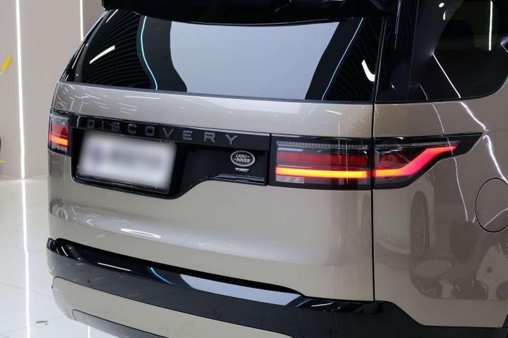 Used Land Rover Discovery 2021 360 PS R-Dynamic HSE Exterior 13