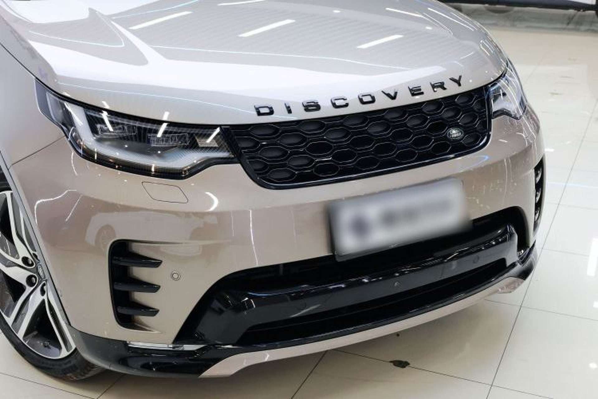 Used Land Rover Discovery 2021 360 PS R-Dynamic HSE Exterior 8